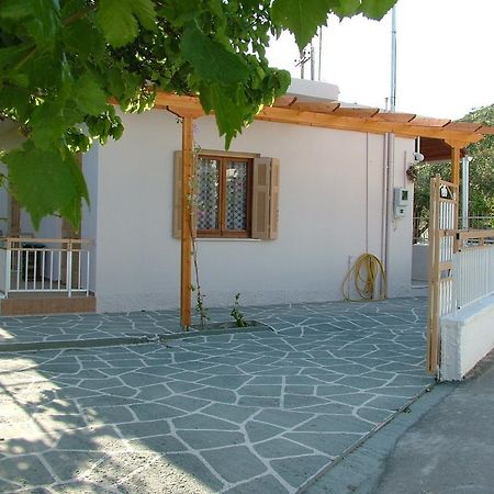 George'S Apartment Agia Marina  客房 照片
