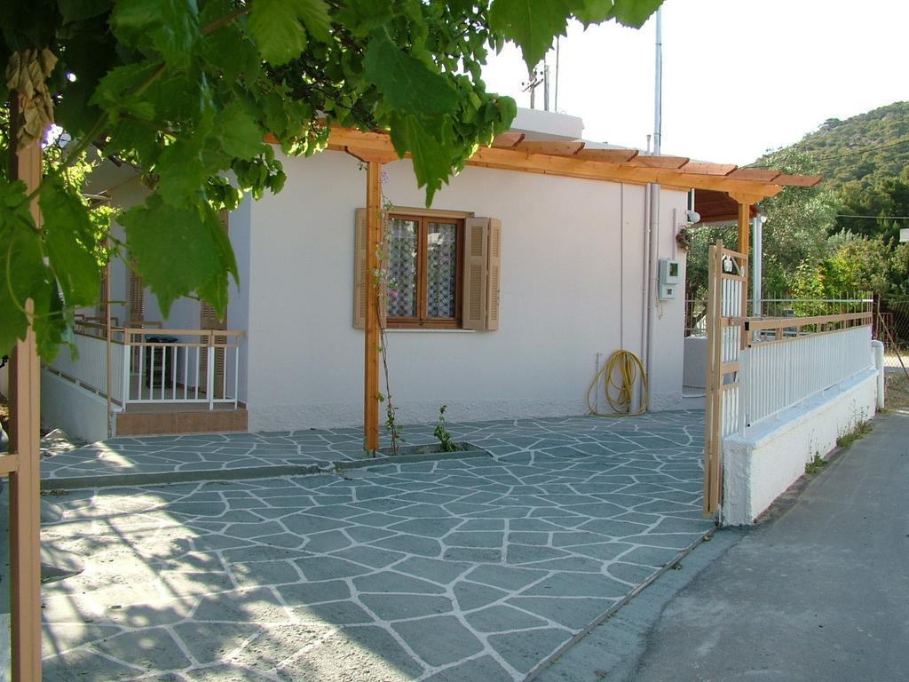 George'S Apartment Agia Marina  客房 照片
