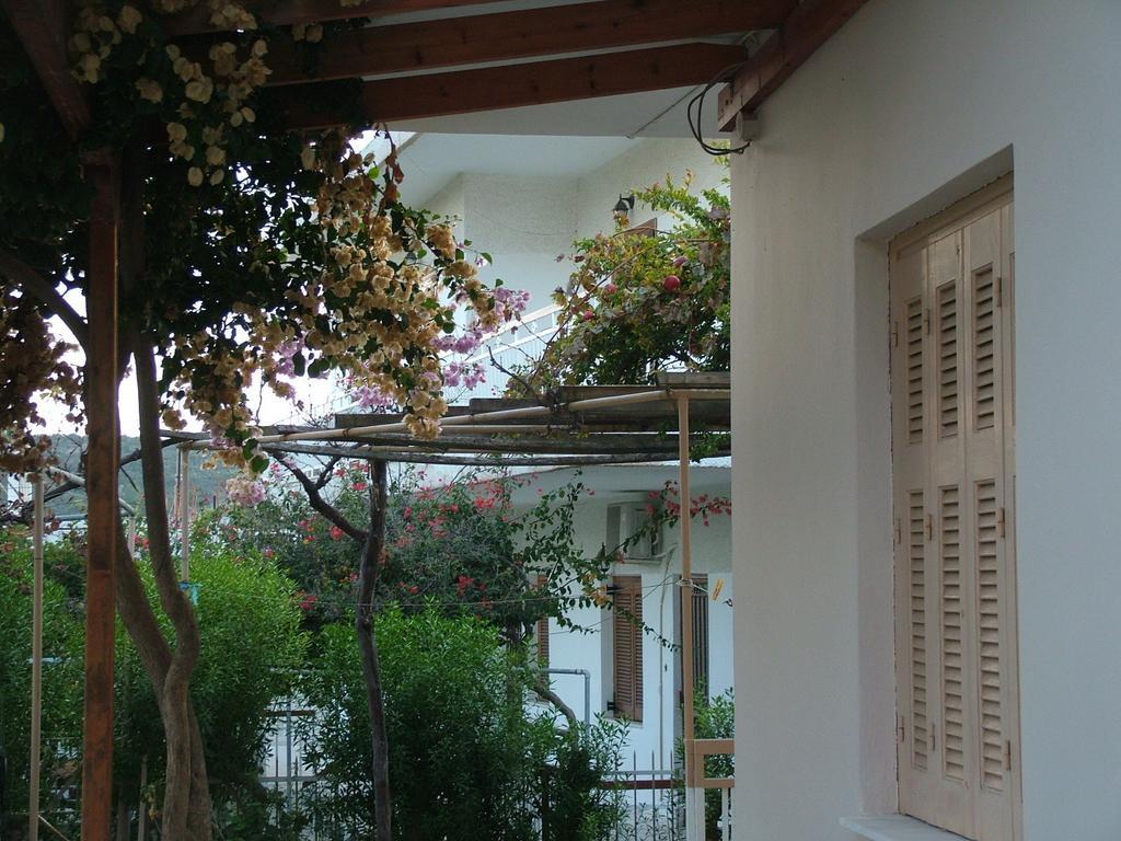 George'S Apartment Agia Marina  客房 照片