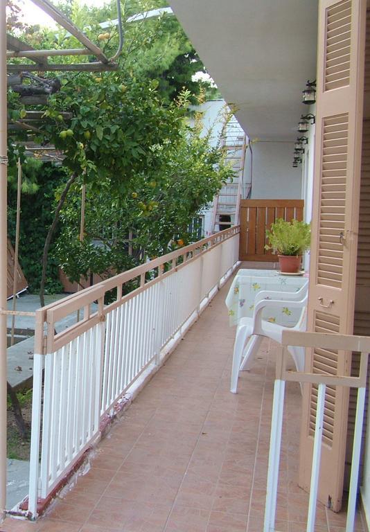 George'S Apartment Agia Marina  客房 照片
