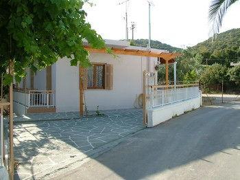 George'S Apartment Agia Marina  外观 照片