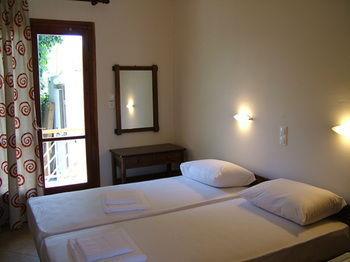George'S Apartment Agia Marina  外观 照片